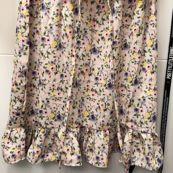 🌼🌻🌸PRETTY FLORAL DRESS 🌸🌻🌼 - Picture 2 of 3